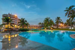 Bazén v ubytování Crowne Plaza Resort Salalah by IHG nebo v jeho okolí