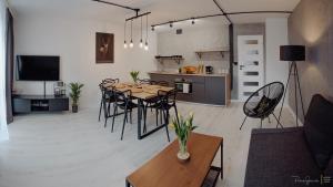 Køkken eller tekøkken på Apartament Centrum 2 sypialnie i salon