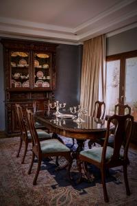 Uma área de estar em Nino Hotel Boutique