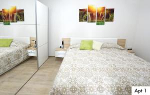Katil atau katil-katil dalam bilik di Villa Dragi with Pool, Sauna, & Whirlpool