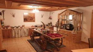 Příslušenství pro přípravu čaje a kávy v ubytování Hotel Mira