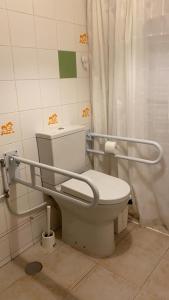 Koupelna v ubytování Garden Hostel + 37 fotografií