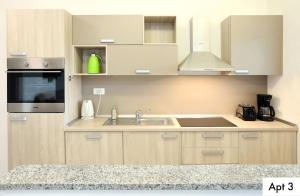 Dapur atau dapur kecil di Villa Dragi with Pool, Sauna, & Whirlpool