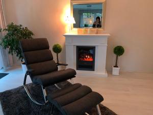 Ein Sitzbereich in der Unterkunft FeWo im Grünen mit Terrasse und Garten - gratis Therme