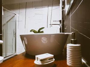 A bathroom at Notti Rosa B&B