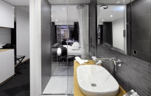 Un baño de Hotel Nox