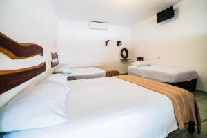 Posteľ alebo postele v izbe v ubytovaní Hotel el Manglar