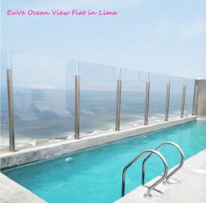 EuVe Ocean View Flat in Lima内部或周边的泳池