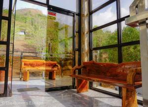 Posezení v ubytování Mountain View Garden Inn Coron