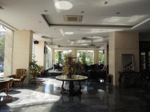 Lobby/Rezeption in der Unterkunft Huu Nghi Hotel