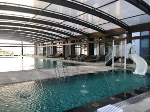 Πισίνα στο ή κοντά στο Shendo Vinhomes Metropolis