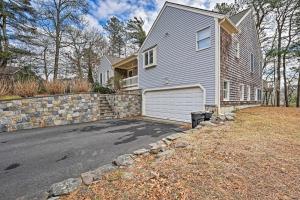 Galeriebild der Unterkunft Spacious Waterfront Falmouth Home on Jenkins Pond! in Falmouth