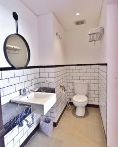 a bathroom with a sink and a toilet at Negla Beach Villa in Godog