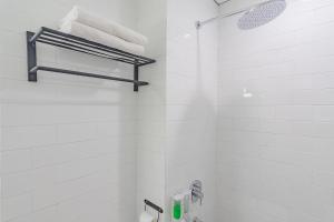 Vannituba majutusasutuses RedDoorz Premium @ Hotel Hebat