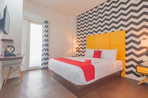 Voodi või voodid majutusasutuse RedDoorz Premium @ Hotel Hebat toas