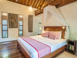 Postel nebo postele na pokoji v ubytování Mango Tree Villas Jimbaran Bali
