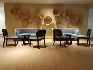 Χώρος καθιστικού στο TIMURBAY SEAFRONT RESIDENCE by L'amour Home