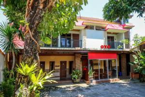 a view of the front of the house at OYO 2581 Ketut Smile in Denpasar