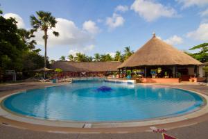 Poolen vid eller i närheten av The Kairaba Beach Hotel