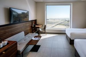 Гостиная зона в FORM Hotel Dubai, a Member of Design Hotels
