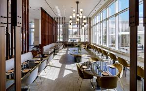 Posezení v ubytování FORM Hotel Al Jaddaf, Dubai, a Member of Design Hotels