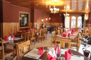 Restavracija oz. druge možnosti za prehrano v nastanitvi Hotel Khamsum