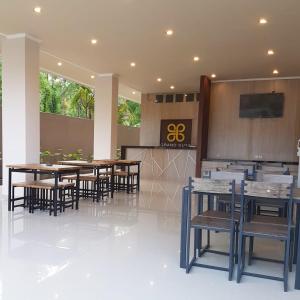 Reštaurácia alebo iné gastronomické zariadenie v ubytovaní Grand Kuta Hotel