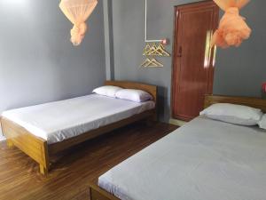 Postel nebo postele na pokoji v ubytování sundarban jungle mahal resort