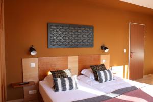 Postel nebo postele na pokoji v ubytování Auberge Au Lion d'Or