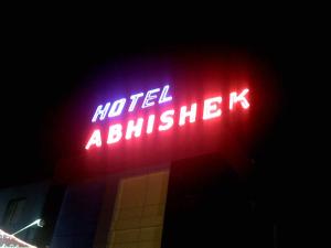 Fotografie z fotogalerie ubytování HOTEL ABHISHEK, Shirdi v destinaci Širdi