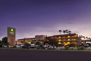 Foto da galeria de Holiday Inn Express Hotel & Suites Ventura Harbor, an IHG Hotel em Ventura