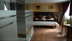 Voodi või voodid majutusasutuse Caesar's Park Hotel toas