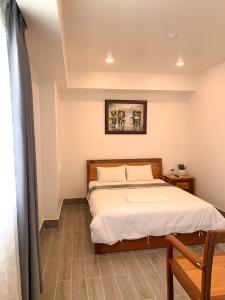 Una cama o camas en una habitación de Hotel Thiện Nhiên