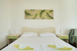 Posteľ alebo postele v izbe v ubytovaní Apartments Sandy Beach