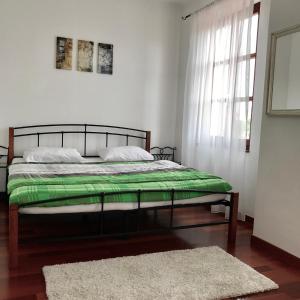 מיטה או מיטות בחדר ב-Losinj Panorama Penthouse