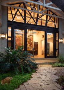 Mbano Manor Hotel Victoria Falls的门面或入口