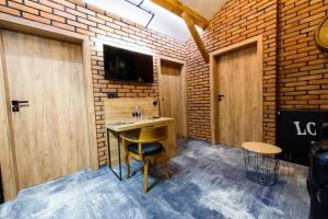 Televízia a/alebo spoločenská miestnosť v ubytovaní Lord Jack Apartments