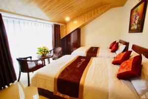 Postel nebo postele na pokoji v ubytování Dalat Venus Hotel