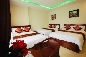 Postel nebo postele na pokoji v ubytování Dalat Venus Hotel