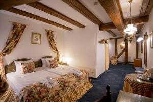 Un pat sau paturi într-o cameră la Hotel Gutenbergs