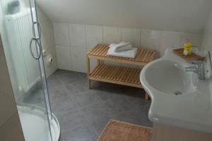 Koupelna v ubytování Apartments im Almhaus Bachler + 28 fotografií