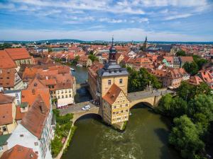 an aerial view of a city with a bridge at Gästehaus zur ehemaligen Mehlwaage wohnen und genießen in Bamberg