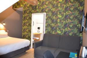 Postel nebo postele na pokoji v ubytování Logis Auberge de Pont Calleck