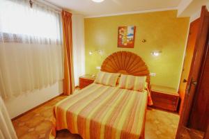 Postel nebo postele na pokoji v ubytování Orza - holiday home with private swimming pool in Benissa