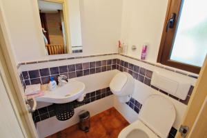 Koupelna v ubytování Orza - holiday home with private swimming pool in Benissa