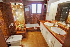 Koupelna v ubytování Orza - holiday home with private swimming pool in Benissa
