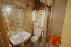 Koupelna v ubytování Orza - holiday home with private swimming pool in Benissa