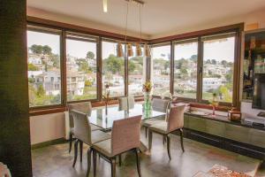 Posezení v ubytování Orza - holiday home with private swimming pool in Benissa