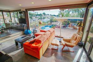Posezení v ubytování Orza - holiday home with private swimming pool in Benissa
