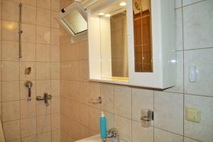 Kúpeľňa v ubytovaní Apartments Sandy Beach + 37 fotografií